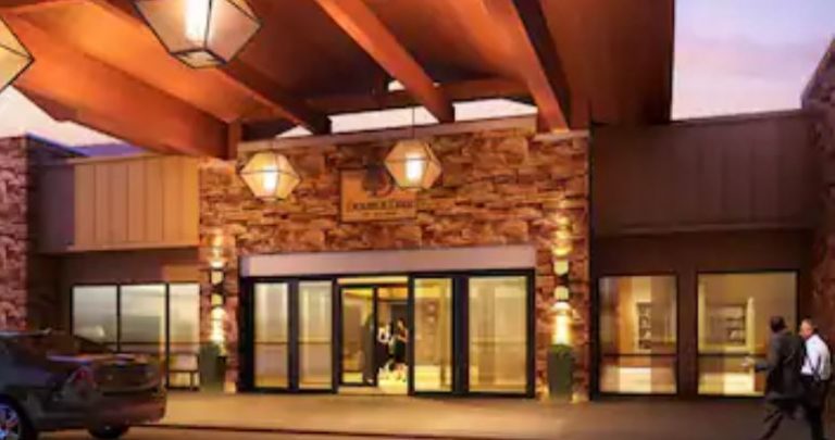 DoubleTree – Pittsburgh Green Tree DoubleTree – Pittsburgh Green Tree Image